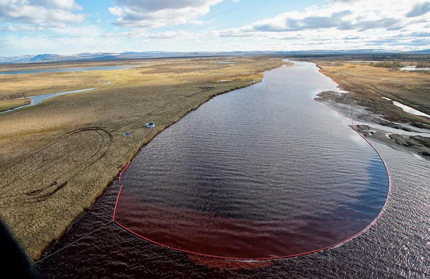 Река амбарная Норильск. Озеро Пясино нефть. Озеро Пясино Норильск авария. Разлив нефтепродуктов в Норильске. Разлив горючего