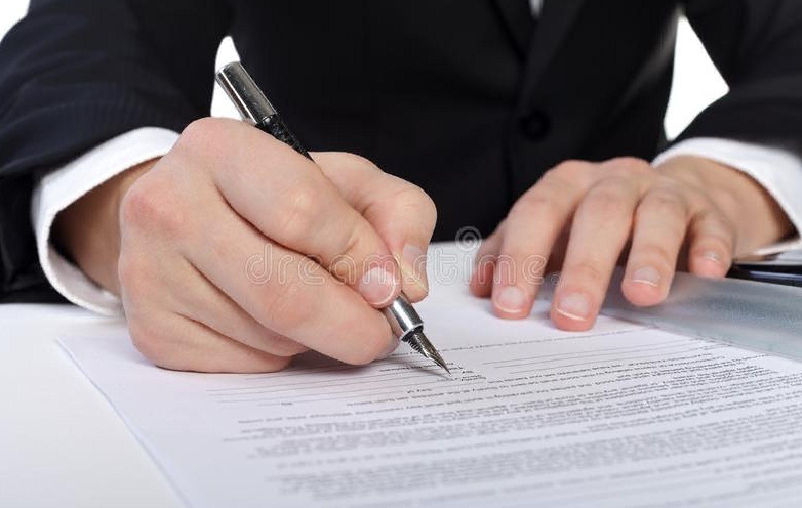 Подписывает документ. Подписание документов является. Подписание договора. Подписание документов является. Подпись документов.