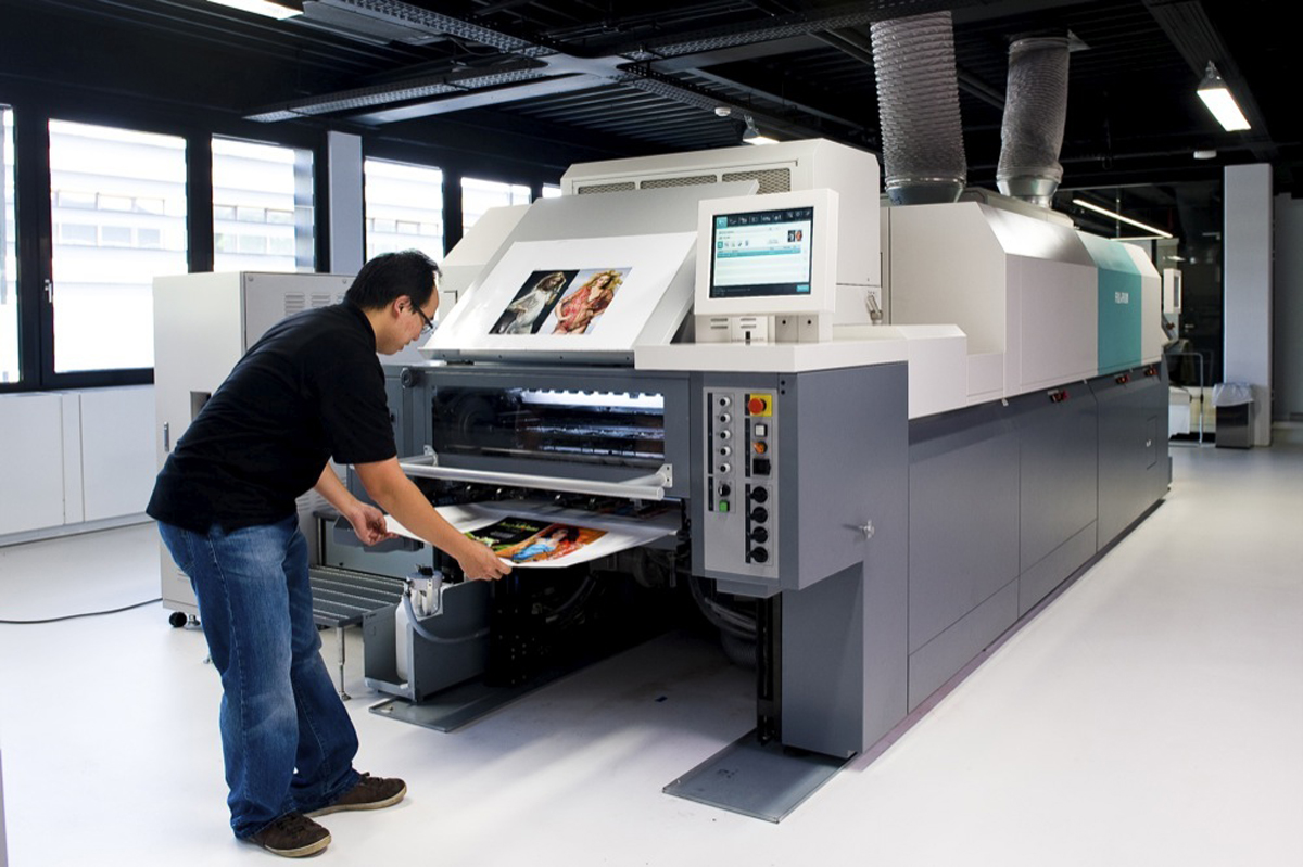 /upl/Fujifilm_JetPress720_OperatorHR_17_1.jpg