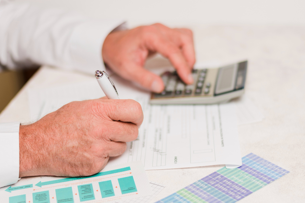 /upl/businessman-using-calculator.jpg