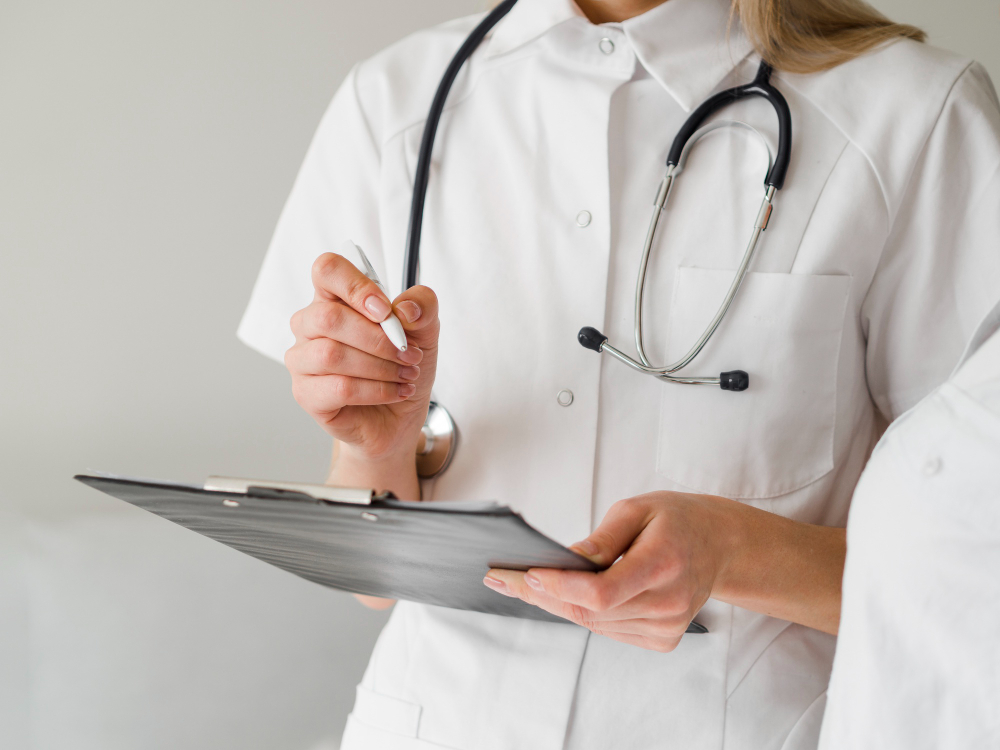 /upl/close-up-doctor-with-stethoscope.jpg