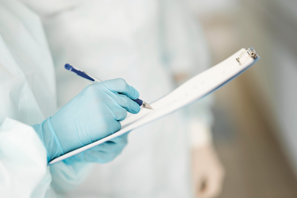 /upl/close-up-doctors-completing-medical-form.jpg