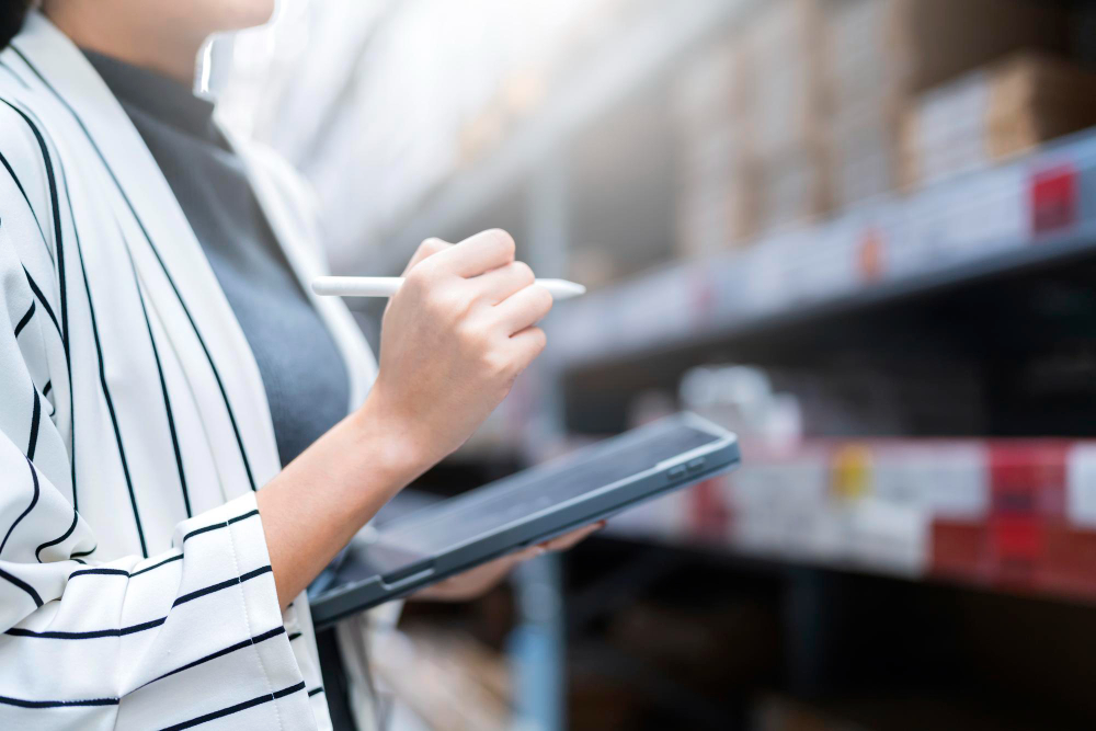 /upl/close-up-female-business-owner-hand-hold-tablet-device-checking-inventory-stock-at-shop-warehouse-distributor-factory-business-ideas-concept.jpg