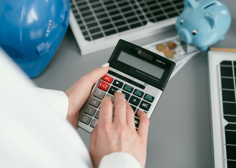/upl/close-up-hand-holding-calculator.jpg