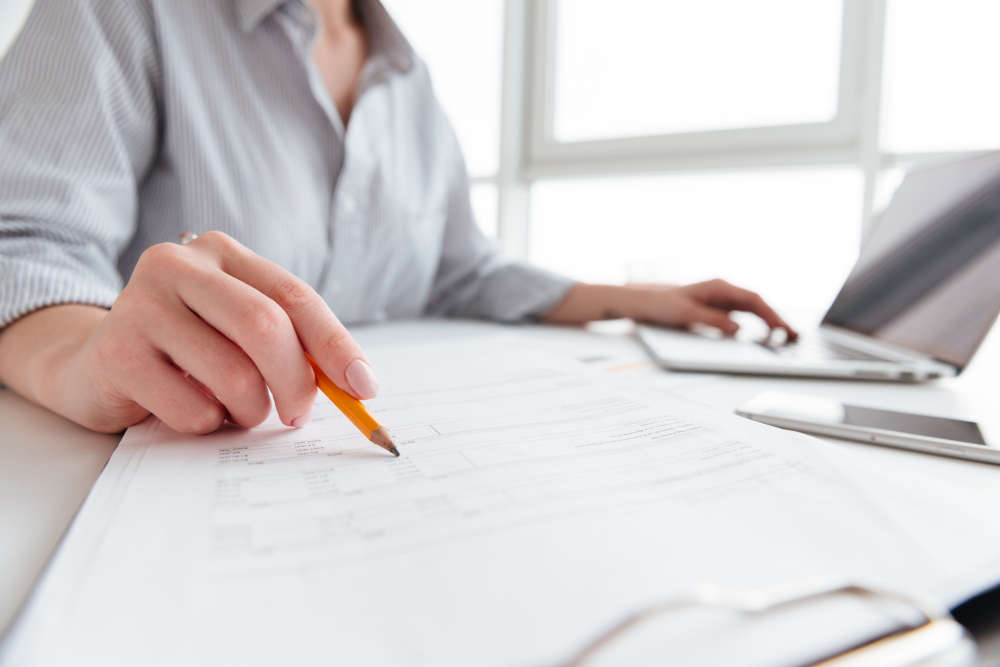 /upl/close-up-portrait-of-a-woman-holding-pencil.jpg