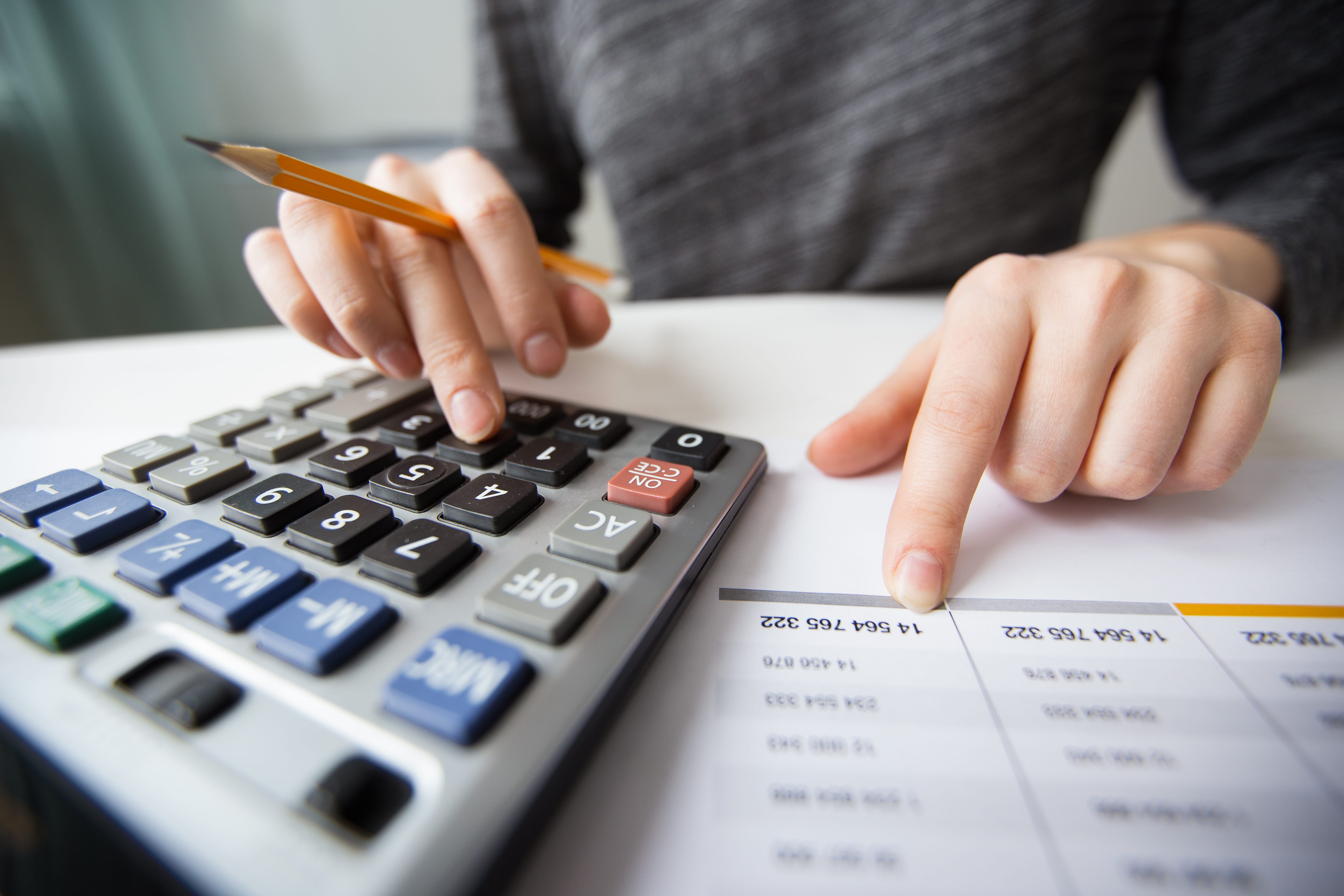 /upl/closeup-of-accountant-hands-counting-on-calculator-min.jpg