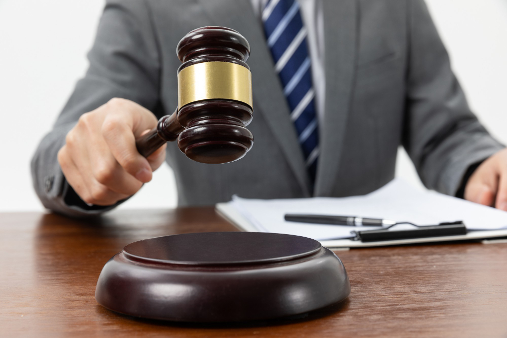 /upl/closeup-shot-person-holding-gavel-tabl.jpg