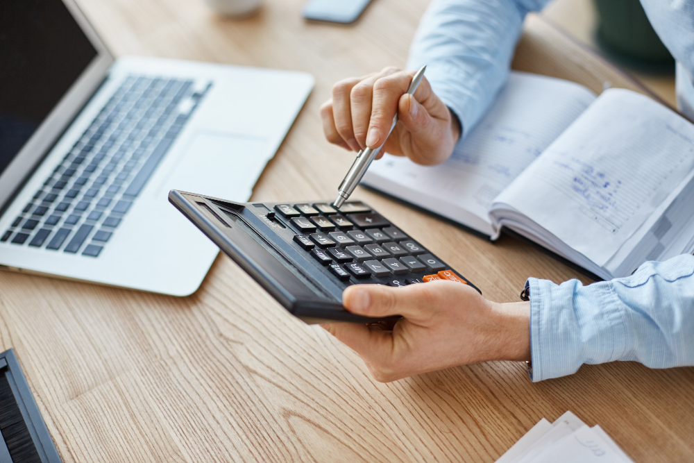 /upl/cropped-view-of-professional-serious-finance-manager-holding-calculator-in-hands-checking-company-month-s-profits_1.jpg