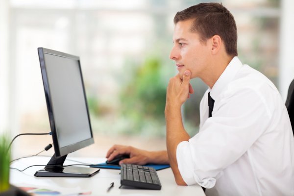 /upl/depositphotos_32445771-stock-photo-young-businessman-looking-at-computer_1.jpg