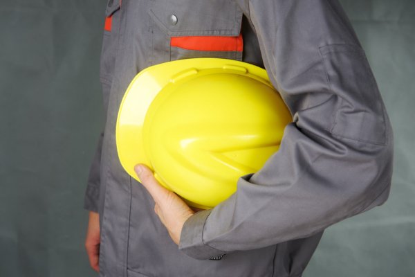 /upl/depositphotos_72112175-stock-photo-builder-holding-helmet-in-hands.jpg
