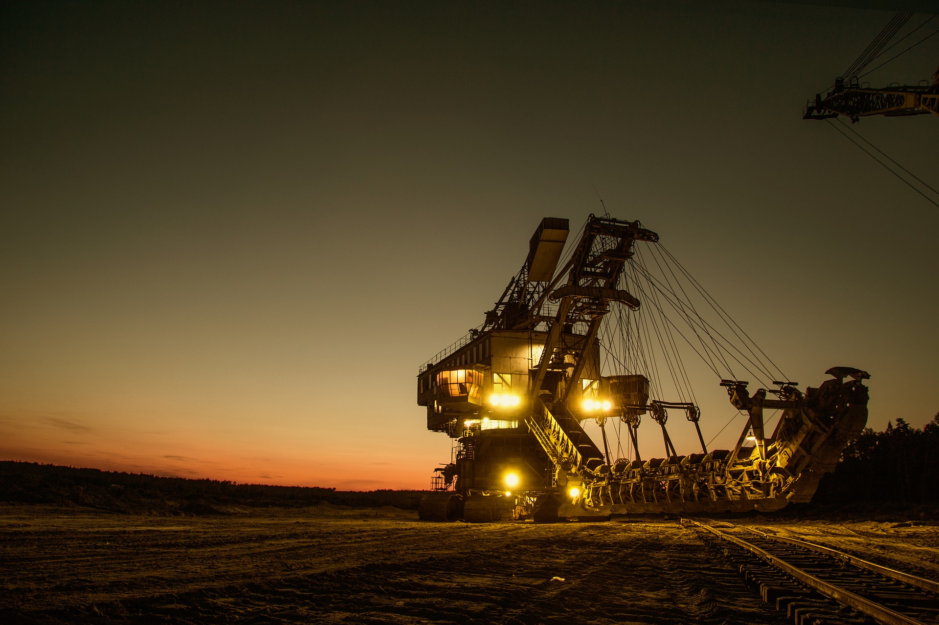/upl/mining-excavator-1736293_1920.jpg