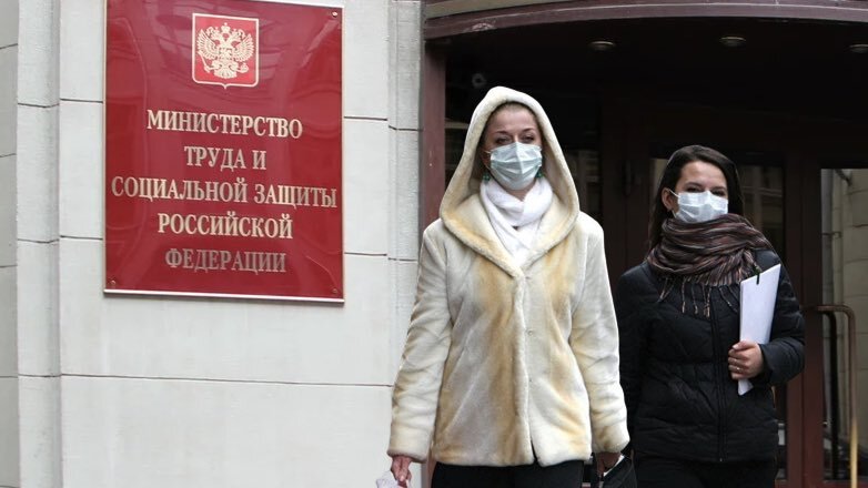 /upl/mintrud-i-devushki-v-maskah-782x440.jpg