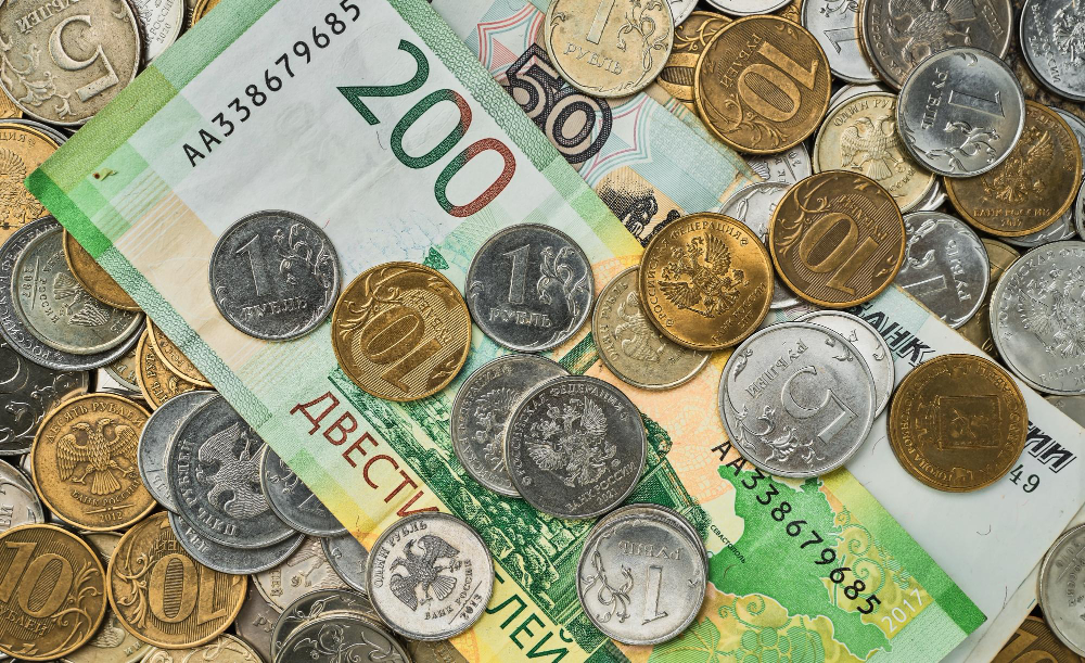 /upl/money-coins-and-banknotes-in-russian-rubles-scattered-in-a-heap-on-the-table-top-view-idea-for-background-or-banner-for-market-news.jpg