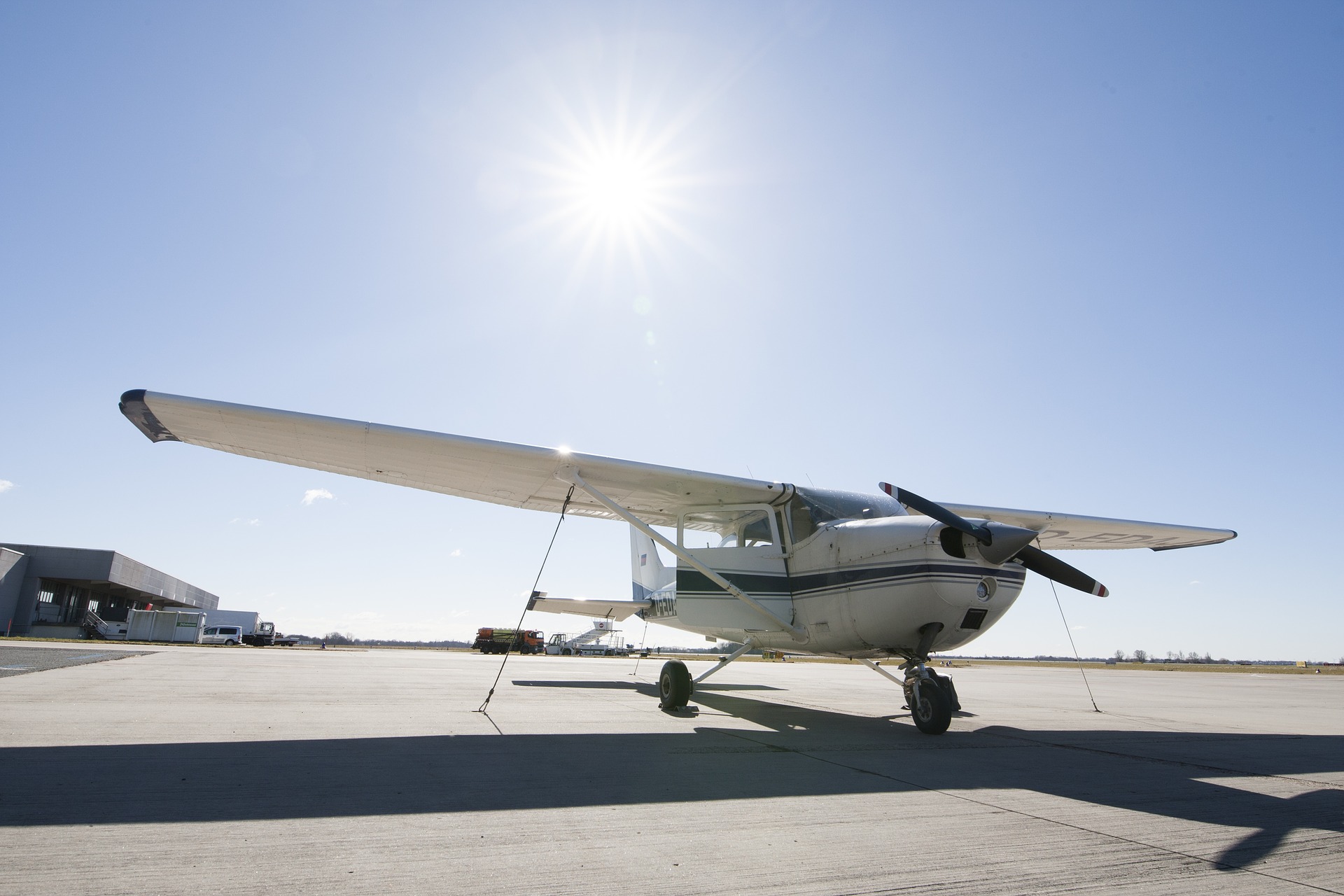 /upl/plane-3244520_1920.jpg