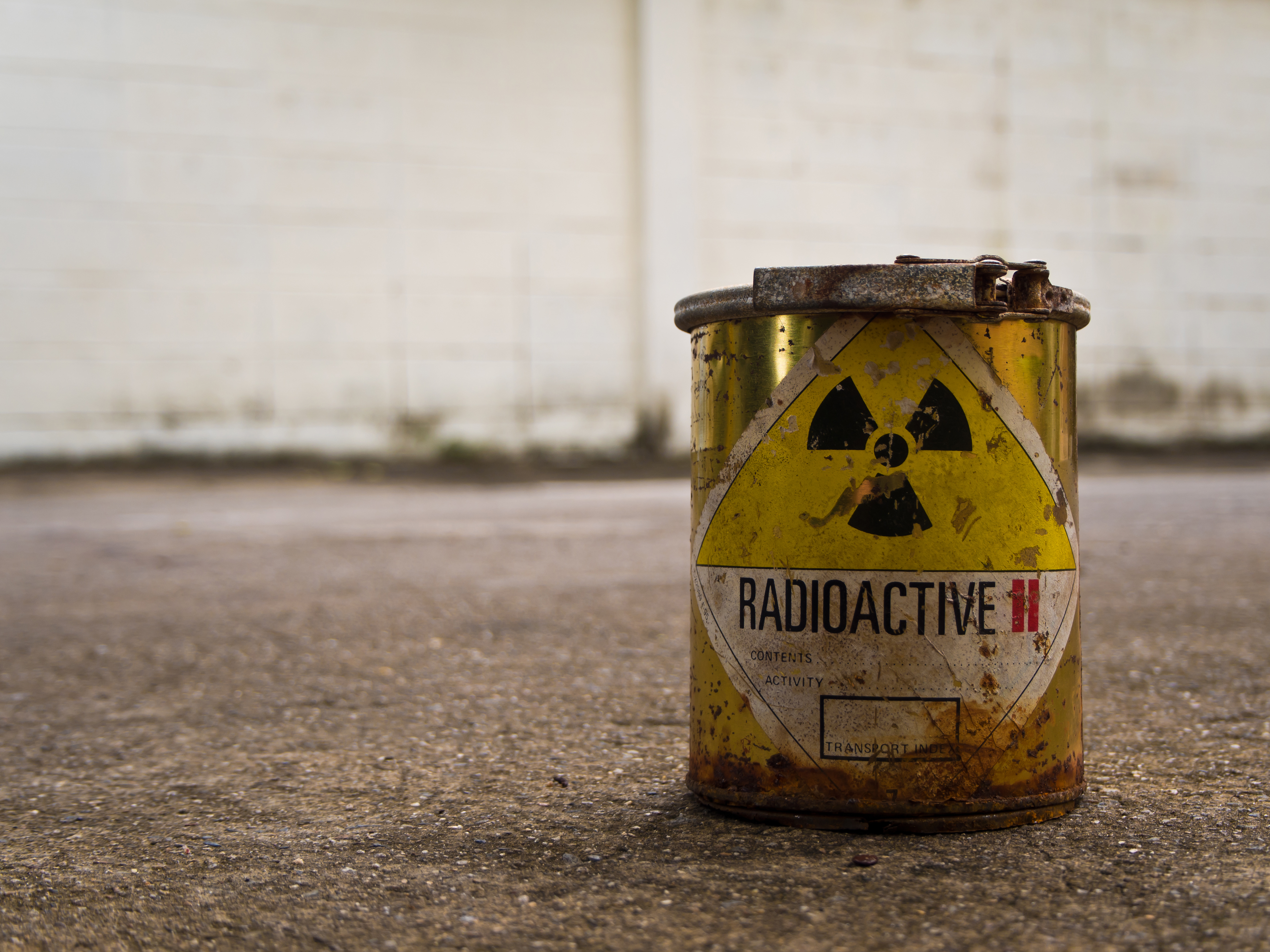 Nuclear issue. Контейнер для радиоактивных веществ. Упаковка для радиоактивных материалов. Контейнер для артефактов. Контейнер с ядерными отходами.